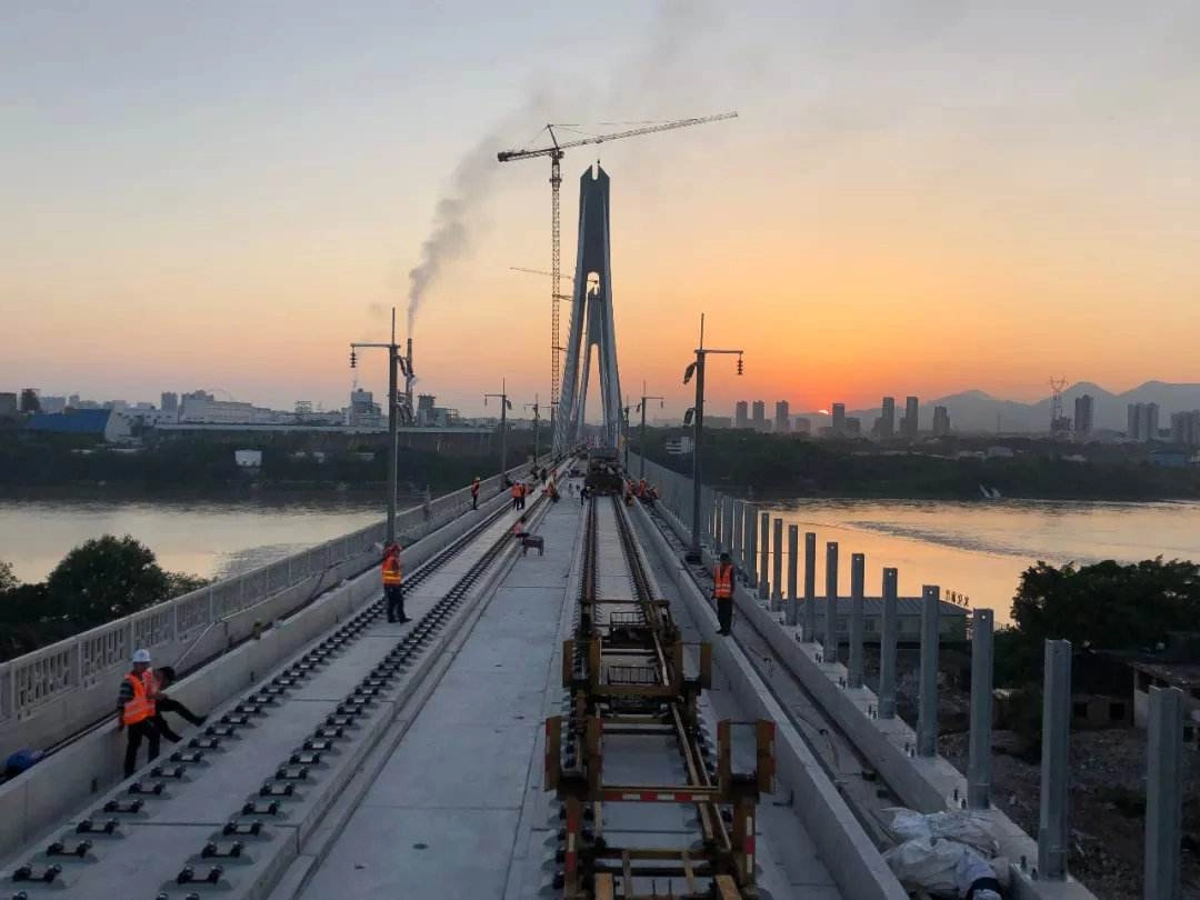 Proyecto de suministro de material de tr&aacute;nsito ferroviario para la secci&oacute;n central de Nanchang del ferrocarril de alta velocidad Nanchang-Ganzhou